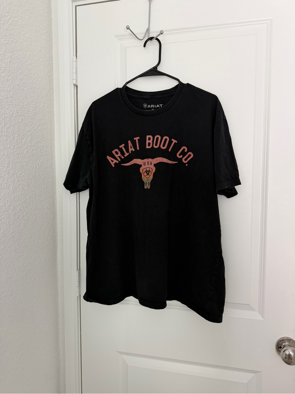 Ariat Black Short-Sleeve Graphic Tee with Rust Logo